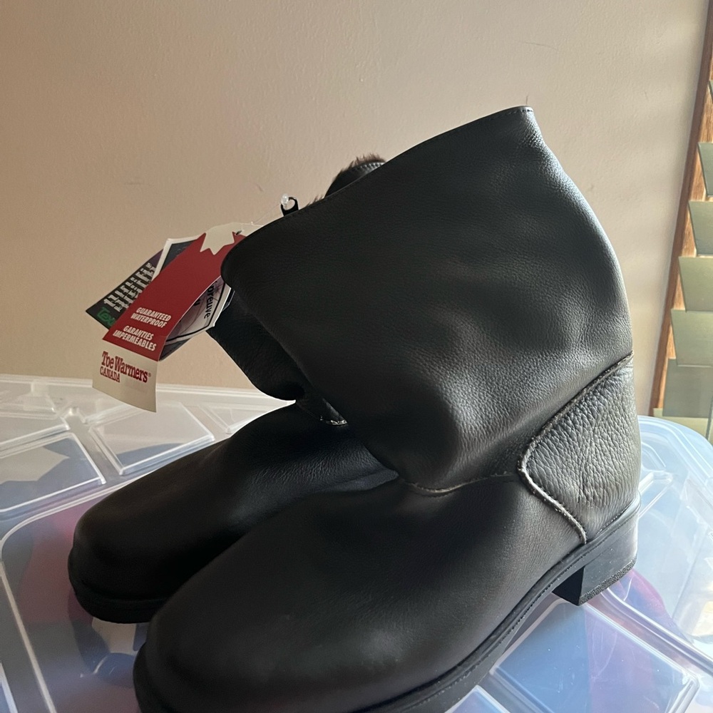 Toe Warmers Canada Ladies Leather Boots, Size 6, New